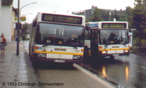 Busse 3301 und 3302 der Essener Verkehrs-AG