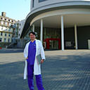 Dr. med. Klaus Hoffmann vor dem St. Josef Hospital