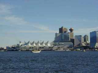 Blick vom 
Stanley-Park auf Downtown Vancouver